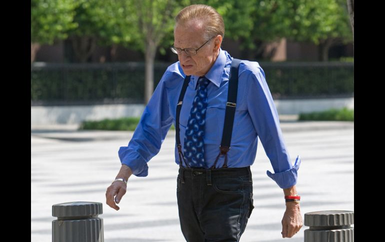 Larry King baja el jueves el telón de su programa de entrevistas de CNN. AFP  /