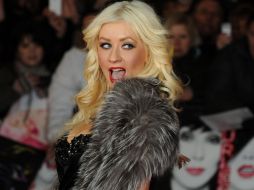 Aguilera se encuentra de gira junto con Cher para promocionar la película ''Burlesque''. AFP  /