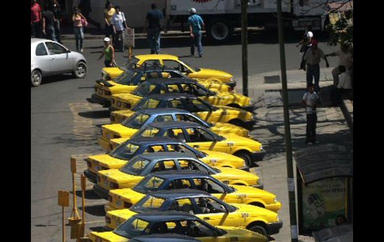 El programa inició en avenida Acueducto, donde llegaron más de 300 taxistas integrantes de la Federación de Trabajadores. ARCHIVO  /