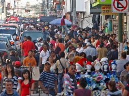 La zona de Obregón luce en estos momentos con gran afluencia de personas por las compras navideñas. S. NÚÑEZ  /