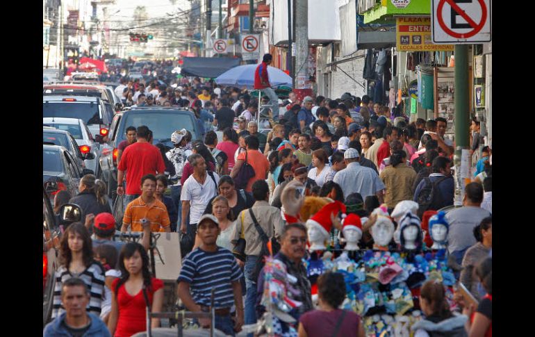 La zona de Obregón luce en estos momentos con gran afluencia de personas por las compras navideñas. S. NÚÑEZ  /