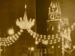 Decoración navideña del centro de Guadalajara en los sesenta. Duque de Tlaquepaque  /