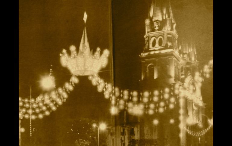 Decoración navideña del centro de Guadalajara en los sesenta. Duque de Tlaquepaque  /