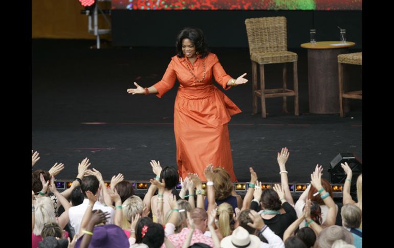 El talk show estadounidense Oprah Winfrey es recibido por los fans durante el rodaje de 'Ultimate Adventure Oprah Australia'. AP  /