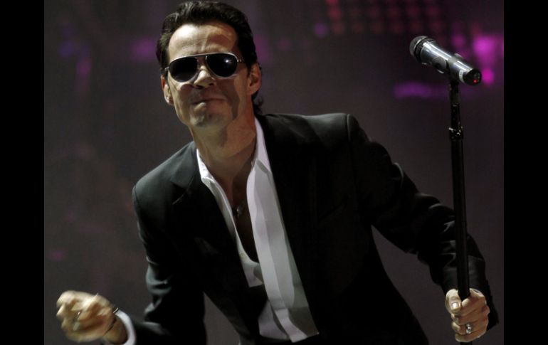 Marc Anthony agradeció el cariño de la gente con gestos, abrazos y besos. AP  /