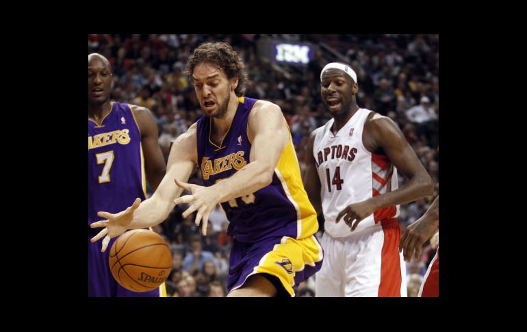 Pau Gasol anotó 20 puntos a favor de los Lakers y se convirtió en jugador fundamental para el triunfo. REUTERS  /