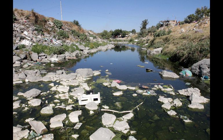 En contraste, el también conocido como Arroyo Zapopan, está contaminado, en la colonia Rancho Nuevo. A. GARCÍA  /