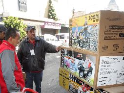 Policía, agentes viales e inspectores del Ayuntamiento aplicaron un operativo en la calle Obregón. A. CAMACHO  /