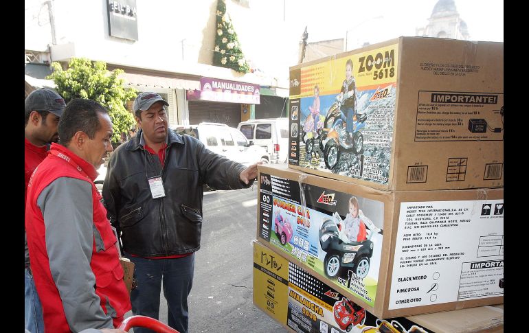 Policía, agentes viales e inspectores del Ayuntamiento aplicaron un operativo en la calle Obregón. A. CAMACHO  /