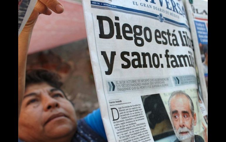 Fotografía de archivo del 27 de noviembre de 2010 que muestra la portada de un diario que difundía la liberación del Jefe Diego. EFE  /