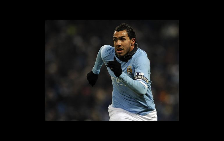 Carlos Tévez ha mostrado su disposición para seguir jugando con el Manchester City. REUTERS  /