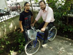 Gilgamesh Ángeles y Alberto Mejorada, integrantes del colectivo ciclista que renovará los bríos en 2011. A.CAMACHO  /