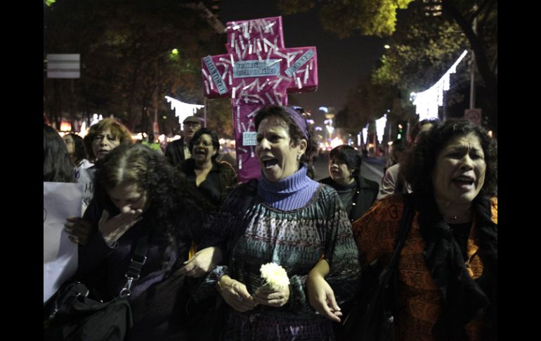 Alrededor de 100 mujeres marcharon en la Ciudad de México para exigir que se le haga justicia a Marisela Escobedo. EL UNIVERSAL  /