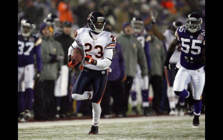 Devin Hester (23) estableció una nueva marca en la NFLen regresos de patada para anotación con 14. REUTERS  /