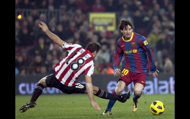 Lionel Messi (d) no pudo hacer nada para evitar el empate a cero goles. EFE  /
