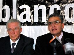 Guillermo Velasco Arzac (izq.) y José Antonio Ortega, presentaron la postura de Movimiento Blanco. EL UNIVERSAL  /