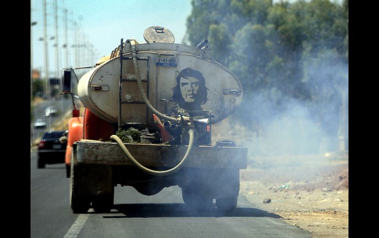 Automotor con liberación de contaminantes. ARCHIVO  /