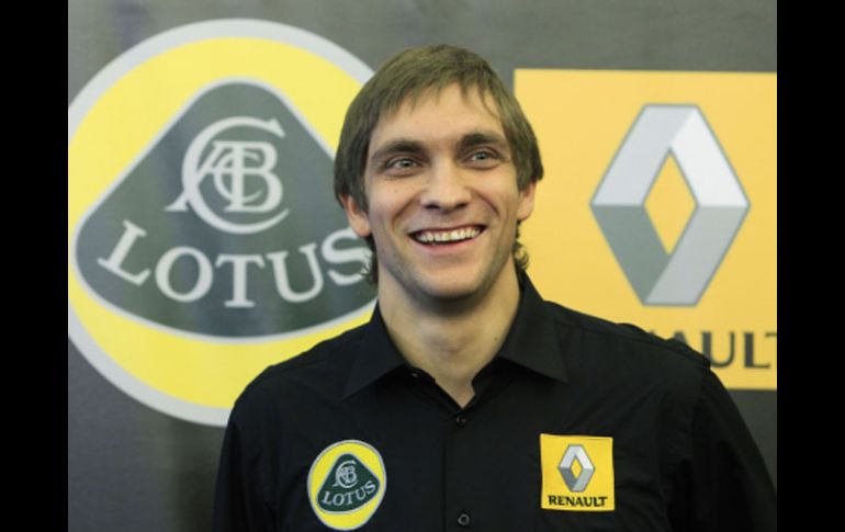 Vitaly Petrov seguria a bordo del Lotus Renault en el 2011. REUTERS  /