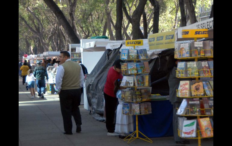 Una oportunidad de que los niños reciban en esta navidad además de juguetes, libros. NOTIMEX  /