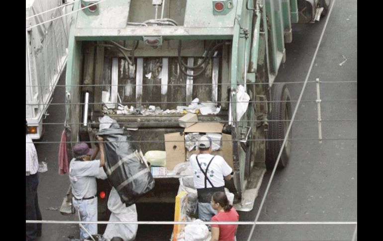 El Ayuntamiento tapatío analiza la recolección de basura en horario nocturno en la zona de Obregón. A. GARCÍA  /