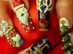 No basta con vestir un atuendo adecuado a la época, tus uñas también pueden lucir el estilo navideño. ESPECIAL  /