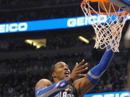 Dwight Howard, la estrella de Orlando, logró 17 puntos para su equipo. AP  /