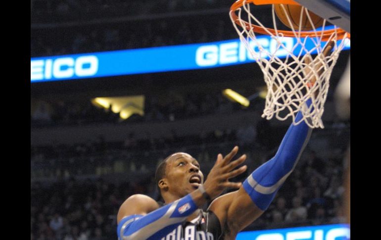 Dwight Howard, la estrella de Orlando, logró 17 puntos para su equipo. AP  /