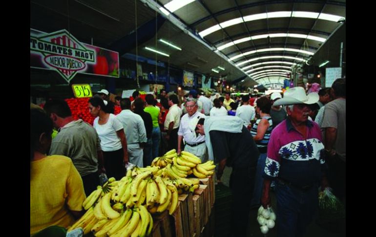 Los mercados municipales deben mejorar sus condiciones. ARCHIVO  /