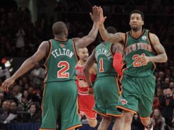 Los Knicks de Nueva York festejaron su triunfo sobre Chicago. AP  /