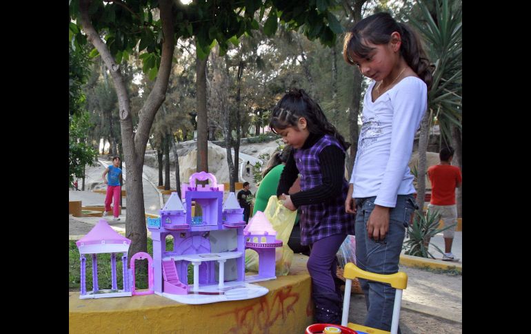 El Parque Hundido en la zona de Circunvalación y Enrique Díaz de León también fue escenario para estrenar los juguetes. A. GARCÍA  /