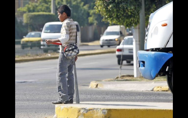 Las condiciones en las que trabajan millones de infantes ponen en peligro sus vidas. EL INFORMADOR  /