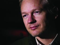 Julian Assange (foto) vive en la mansión de un amigo bajo estrictas condiciones de libertad condicional. AP  /