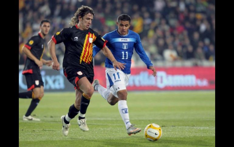 El capitán del Barcelona Carles Puyol no tendrá participación con su equipo por padecer una lesión. EFE  /