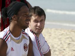 Ronaldinho durante una sesión de entrenamientos con el Milán. EFE  /