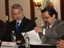 El gobernador del Estado, Emilio González Márquez y el rector de la UdeG Marco Antonio Cortés Guardo. S. NÚÑEZ  /