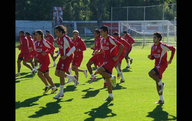 El conjunto rojiblanco enfrenta hoy el último duelo de pretemporada, ante los Zorros del Atlas. ESPECIAL  /