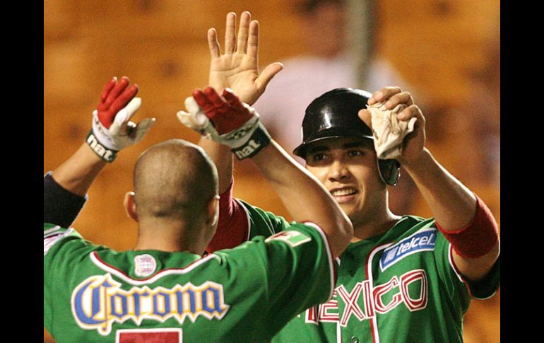 Heber Gómez (der.) participó con México en la Serie del Caribe 2010. MEXSPORT  /