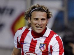 El jugador uruguayo Diego Forlán sigue en recuperación de su lesión en el tobillo. ARCHIVO  /