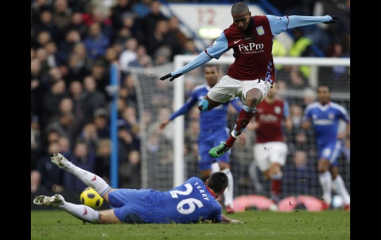 El Aston Villa rescató el empate en los últimos minutos del partido. AP  /