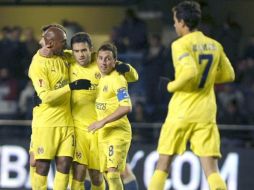 Los jugadores del Villarreal festejando en el duelo ante el Dinamo de Zagreb al que goleo, el pasado 2 de diciembre. ARCHIVO  /