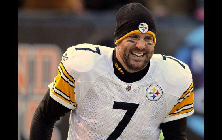 Ben Roethlisberger sonríe durante el entrenamiento previo al encuentro de hoy, en Cleveland. REUTERS  /