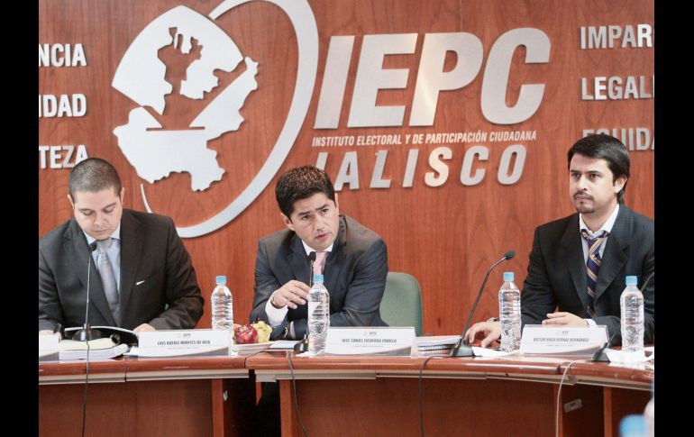 La propuesta será presentada en las primeras sesiones del Consejo del IEPC este año, confirma Tomás Figueroa (centro). S. NÚÑEZ  /