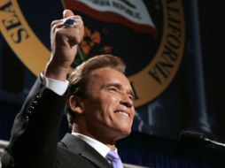 Arnold Schwarzenegger, concluye su segundo periodo como alcalde de California y lo deja al demócrata Jerry Brown. AP  /