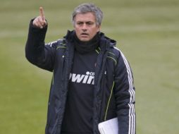 José Mourinho ha sido distinguido como el mejor estratega del año. EFE  /