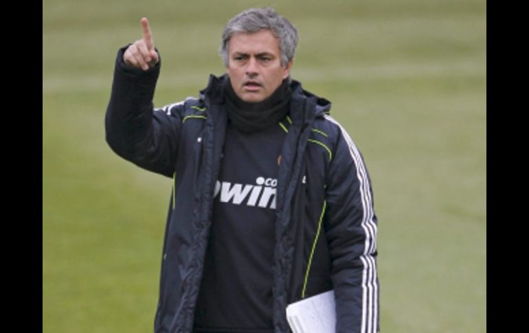 José Mourinho ha sido distinguido como el mejor estratega del año. EFE  /