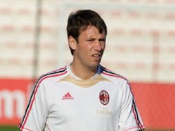 Antonio Cassano entrenando con el Milán en Dubai. AP  /