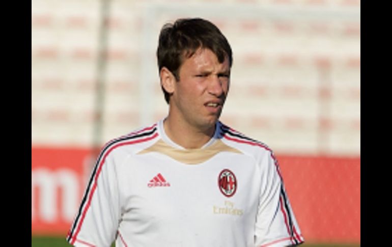 Antonio Cassano entrenando con el Milán en Dubai. AP  /