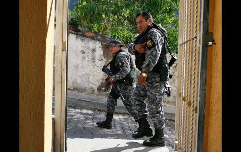 Para sustituir a las corporaciones municipales se deberá renovar a la policía estatal en todas las entidades. ARCHIVO  /