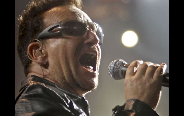 Bono, vocalista de U2, alista un show repleto de potencia sonora. AP  /