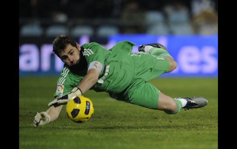 El portero español Iker Casillas ha sido reconocido por tercera ocasión como el mejor guardameta del mundo. AFP  /